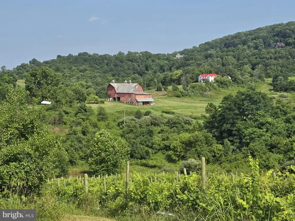 Red Barn Ln, LINDEN