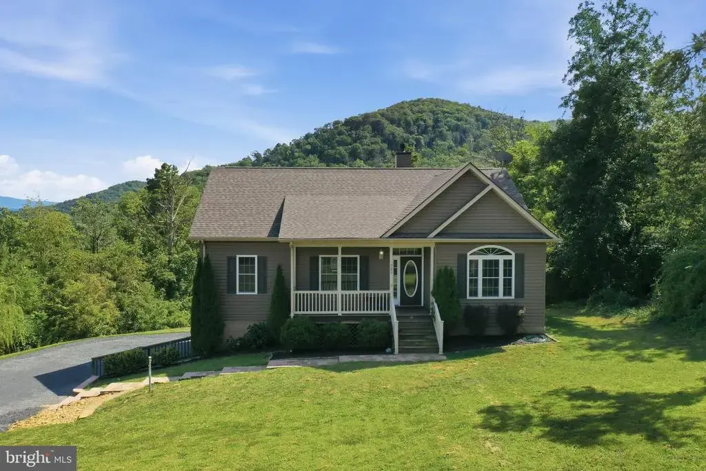 737 Lower Valley Rd, STRASBURG