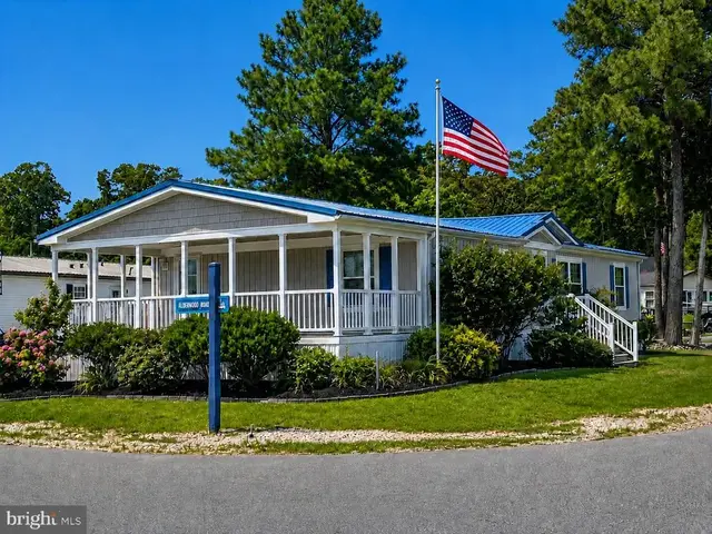 34253 Hillenwood #110, Long Neck