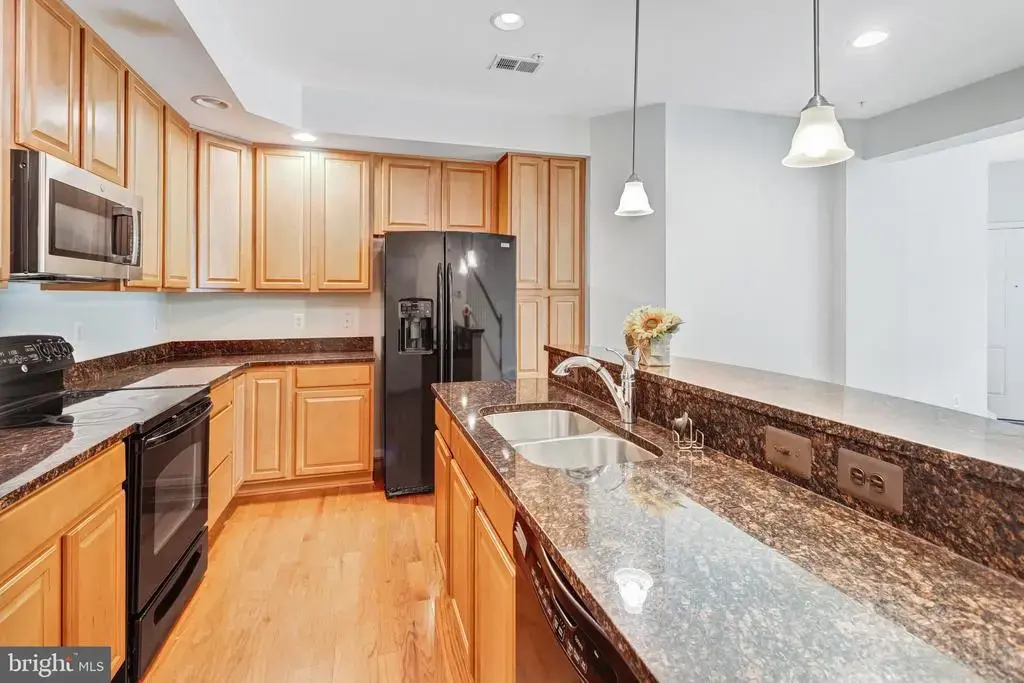 15072 Leicestershire St #102, WOODBRIDGE