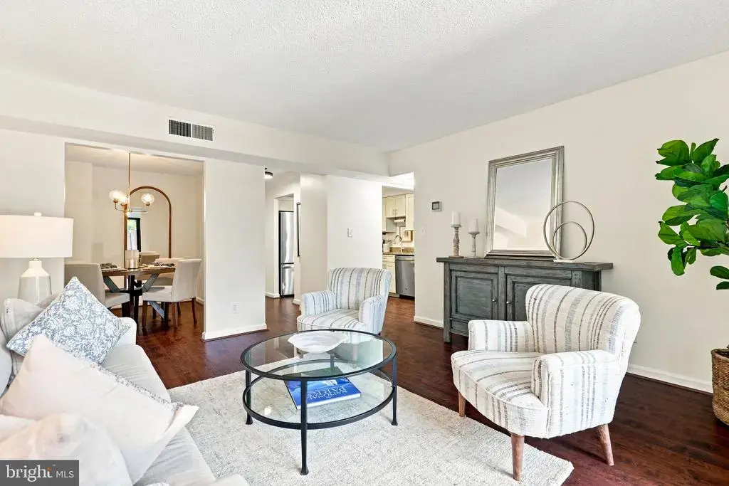 805 N Howard St #121, ALEXANDRIA