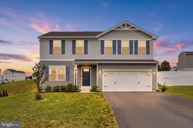 145 Peridot Dr, Chambersburg