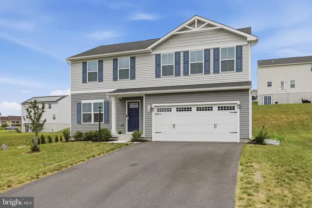 145 Peridot Dr, CHAMBERSBURG