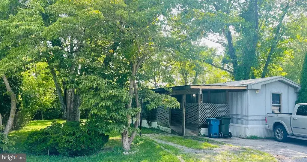 563 Pine Dr, YORK