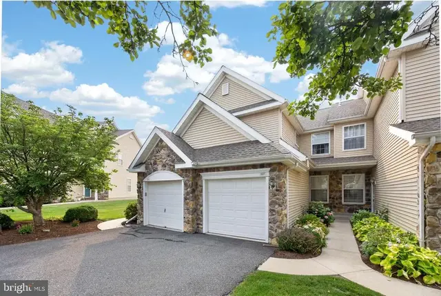 601 Country Ln, Morgantown