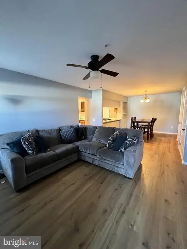 1104 Waters Edge Dr, Newark