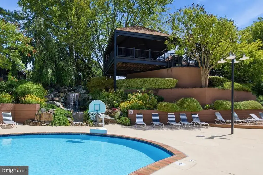307 Yoakum Pkwy #1104, ALEXANDRIA