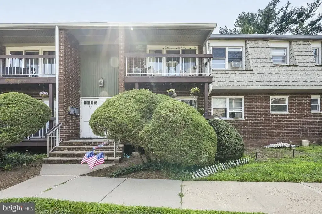 34 Deanna Dr #94, HILLSBOROUGH