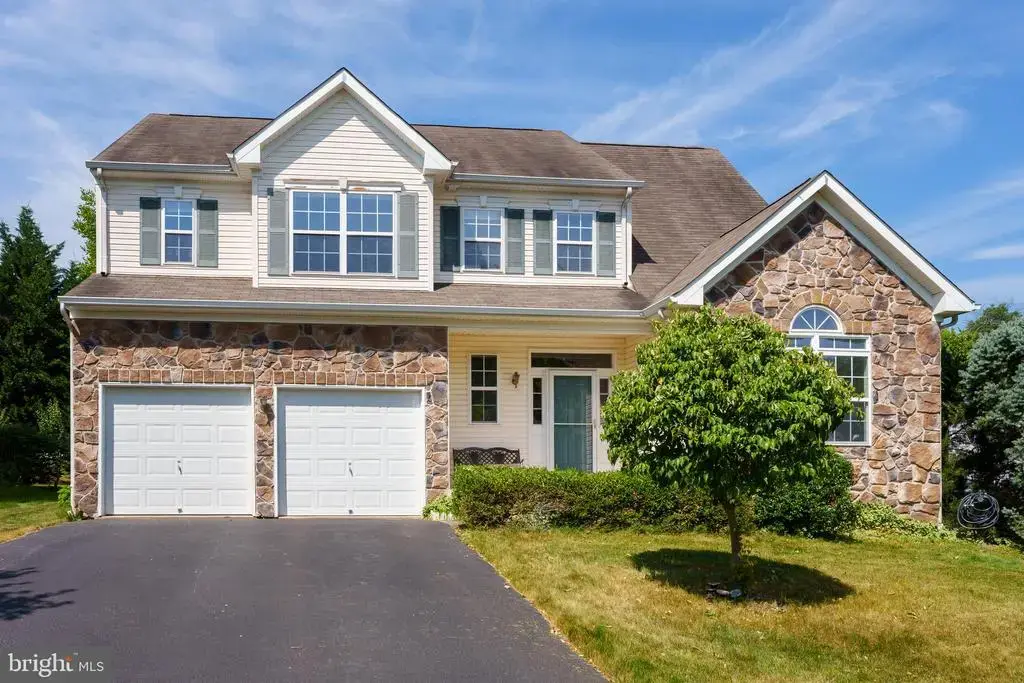 2 Pickering Cir, PRINCETON