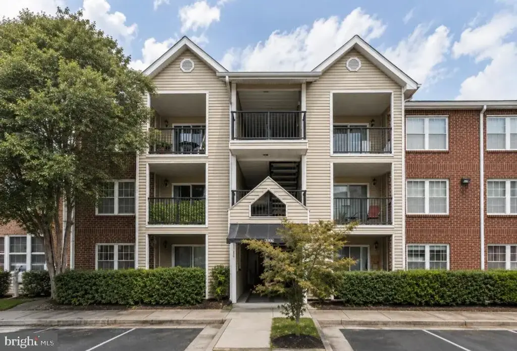 3306 Wyndham Cir #328, ALEXANDRIA