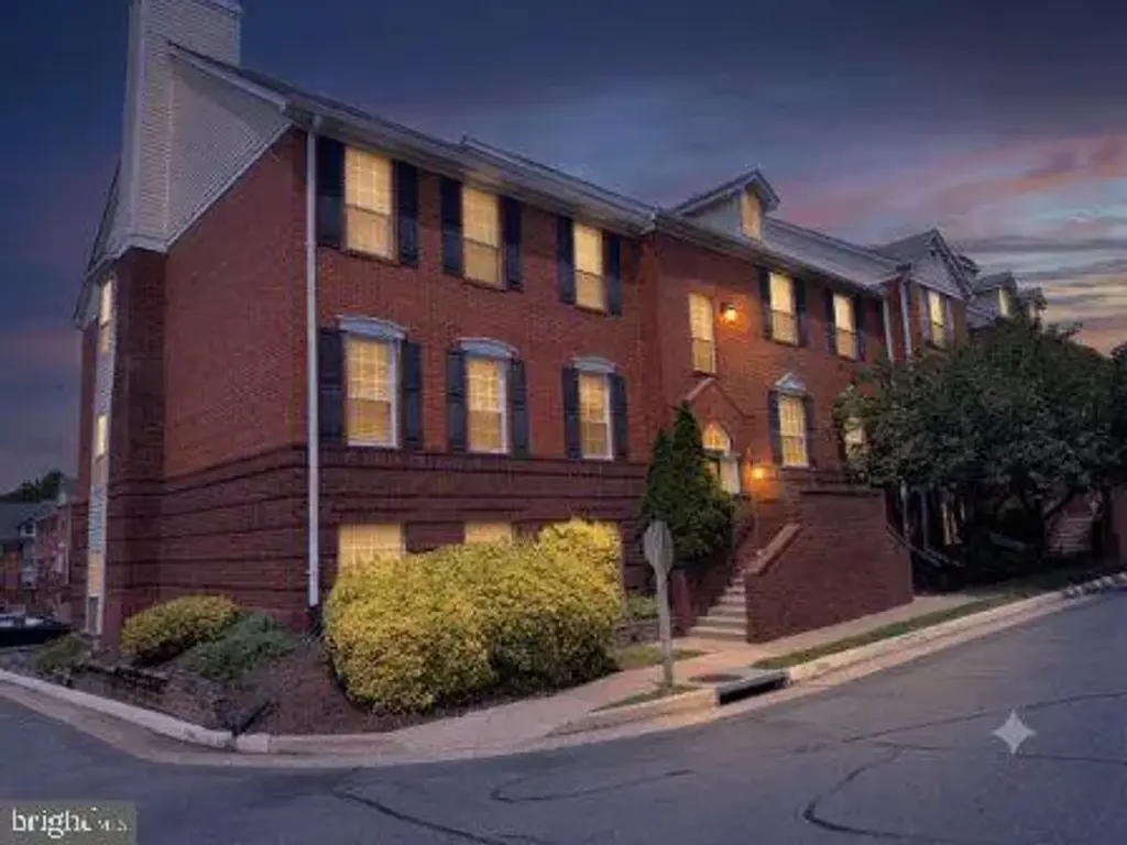 666 Gateway Dr Se #501, LEESBURG