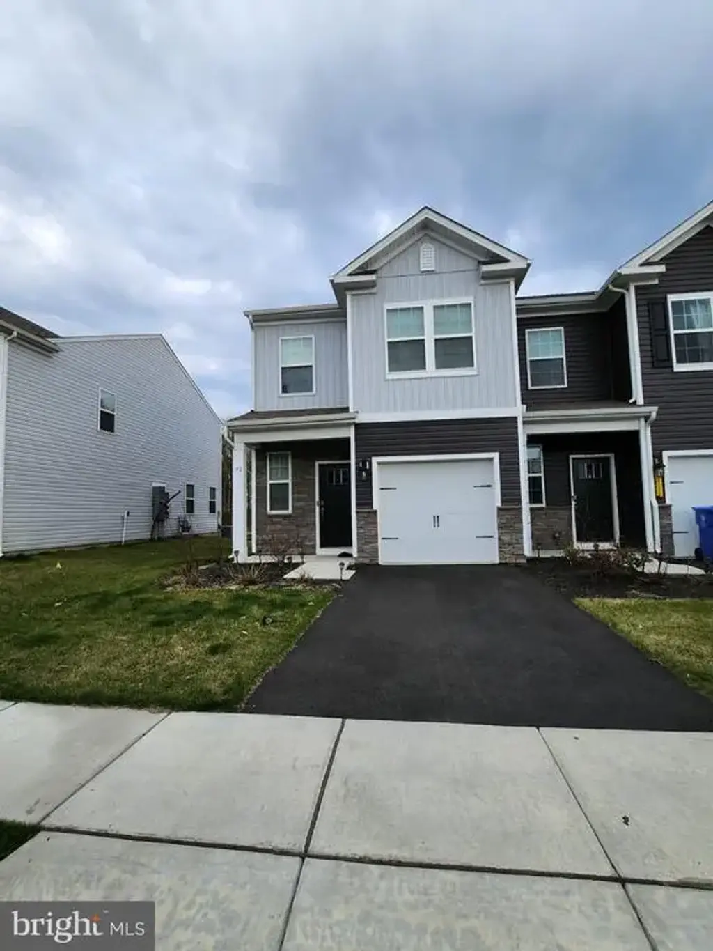 92 Peregrine Way, BURLINGTON
