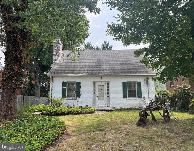 1205 N Columbus St, Arlington