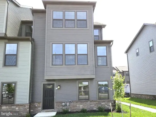 246 E Main St, Middletown