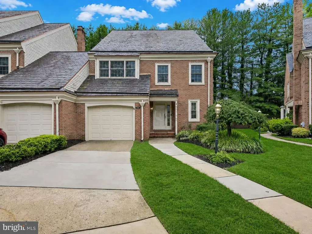 142 Foxwood Dr, MOORESTOWN