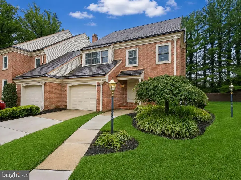 142 Foxwood Dr, MOORESTOWN