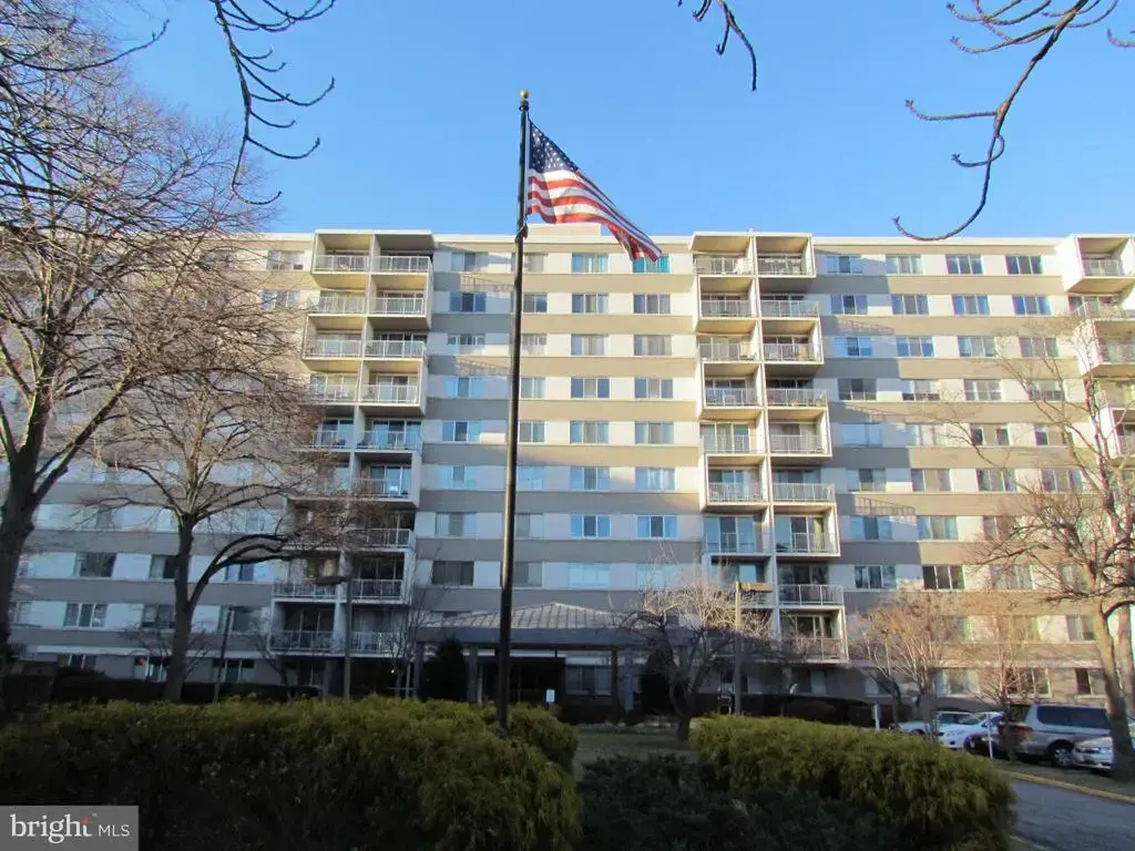 4977 Battery Ln #203, BETHESDA