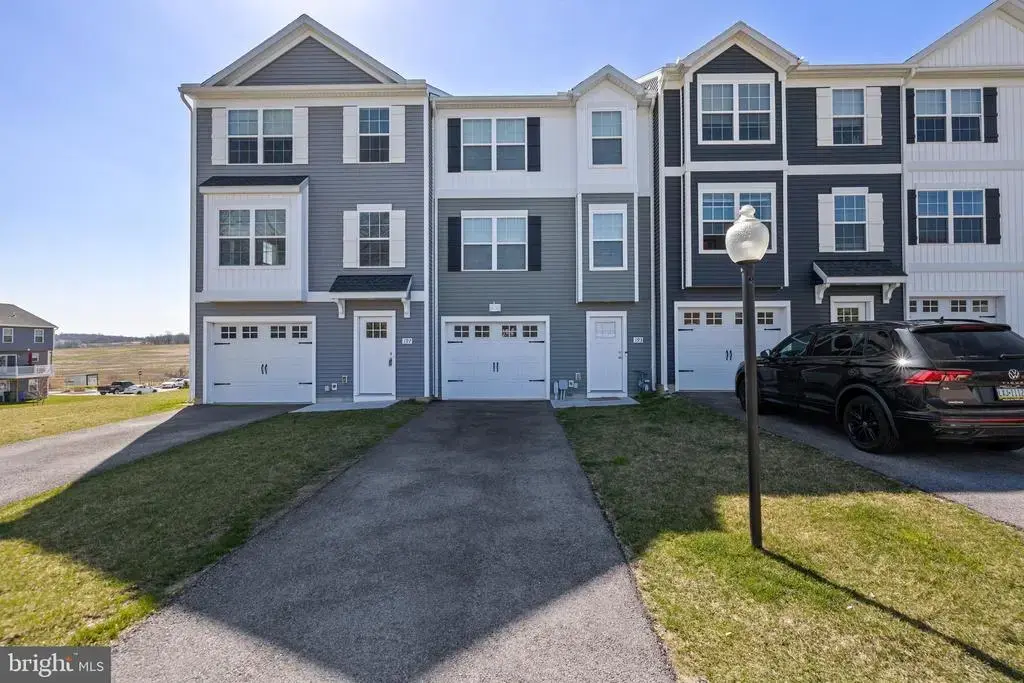 914 Setting Sun Ln, CHAMBERSBURG