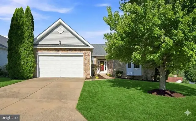 16469 Sparkling Brook Loop, Dumfries