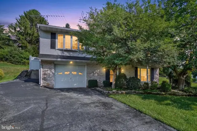 127 Strassburg Cir, Shrewsbury