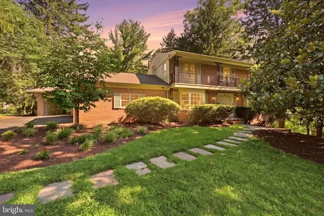3211 Farmington Dr, Chevy Chase