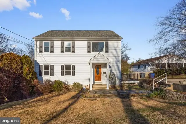 2636 E Side Dr, Alexandria
