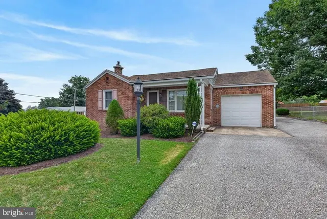 540 Manor Rd, Windsor