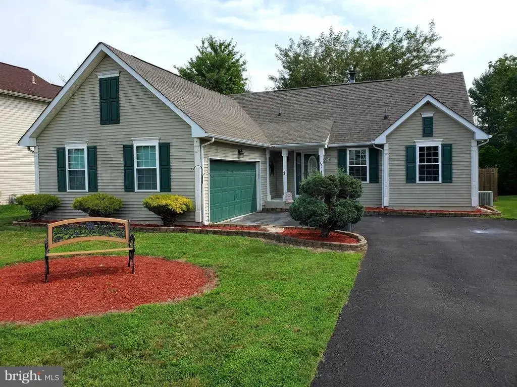 67 Charles Dr, NEW CASTLE