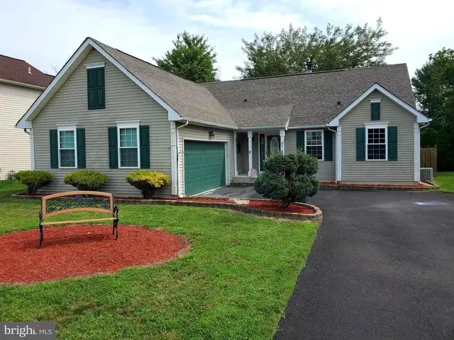 67 Charles Dr, New Castle