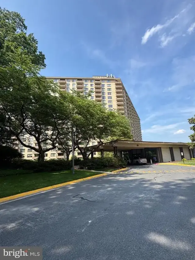 5225 Pooks Hill Rd #612n, Bethesda