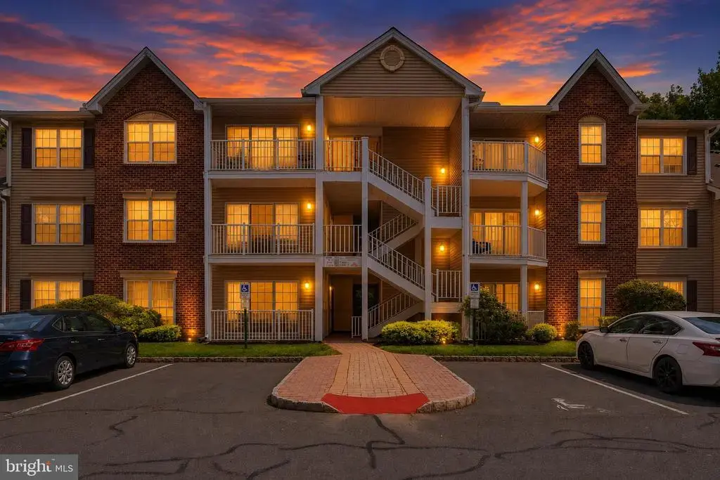 85 Cheverny Ct, HAMILTON