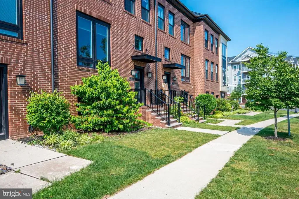 5 E Hartwick Dr, SKILLMAN