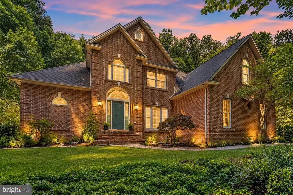 661 Hunters Ln, LEWISBERRY