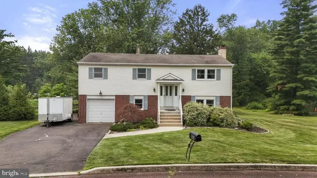 56 Falcon Dr, CHALFONT