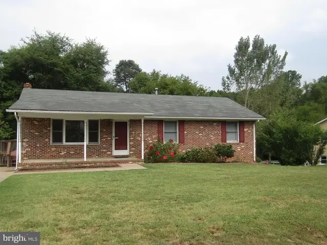 905 Dewberry Dr, Fredericksburg