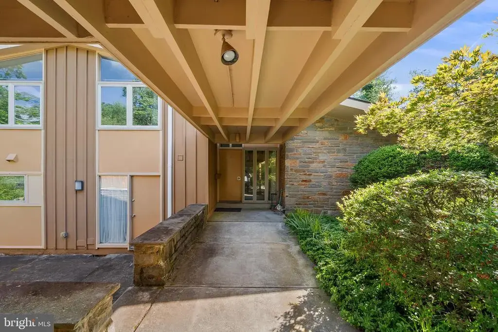 129 Locust Grove Rd, BRYN MAWR