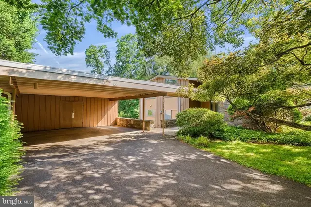 129 Locust Grove Rd, Bryn Mawr