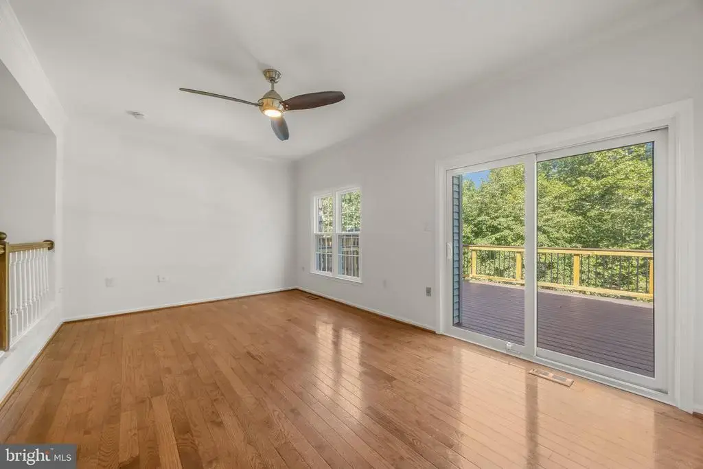 5703 Gladden, ALEXANDRIA