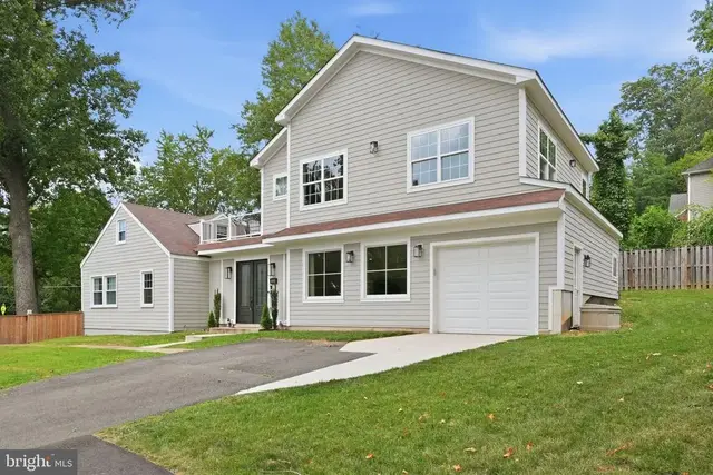 2301 Grove Ave, Falls Church