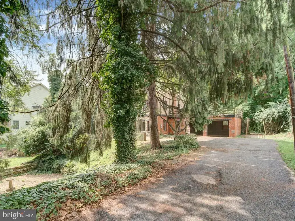 3819 Suitland Rd Se, WASHINGTON