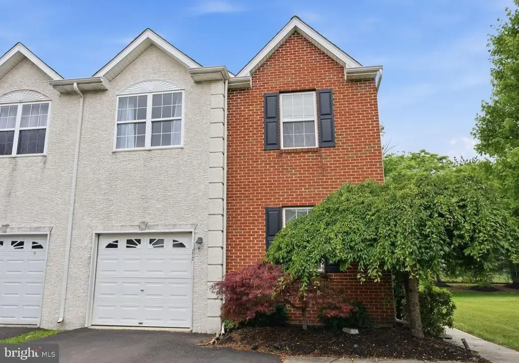 272 Hampshire Dr, SELLERSVILLE