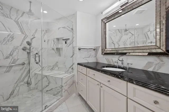 5802 Nicholson #2-706, North Bethesda