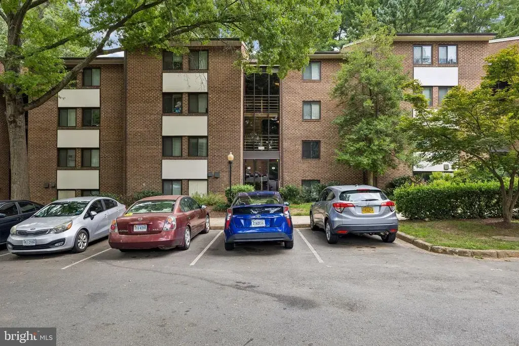 1554-1a Northgate Sq #apt 1a, RESTON