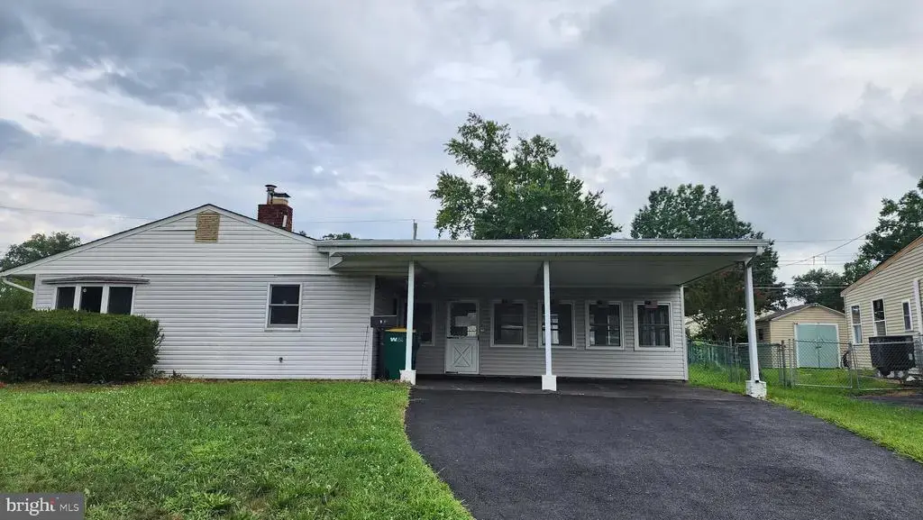 34 Thaliabush Ln, LEVITTOWN