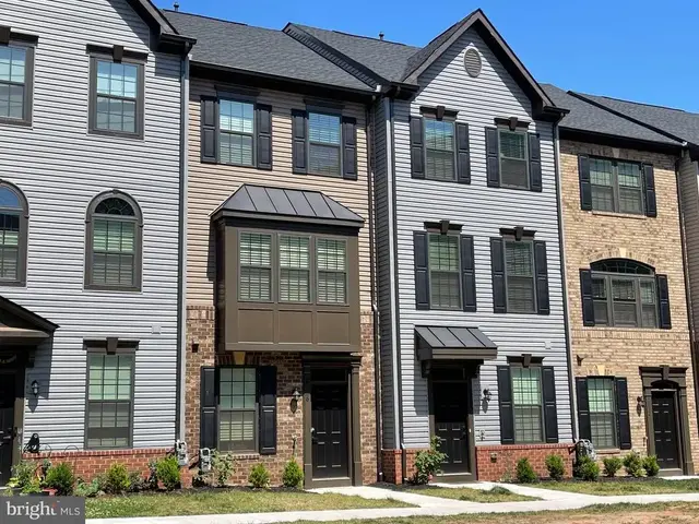 2736 Velocity Rd, Herndon