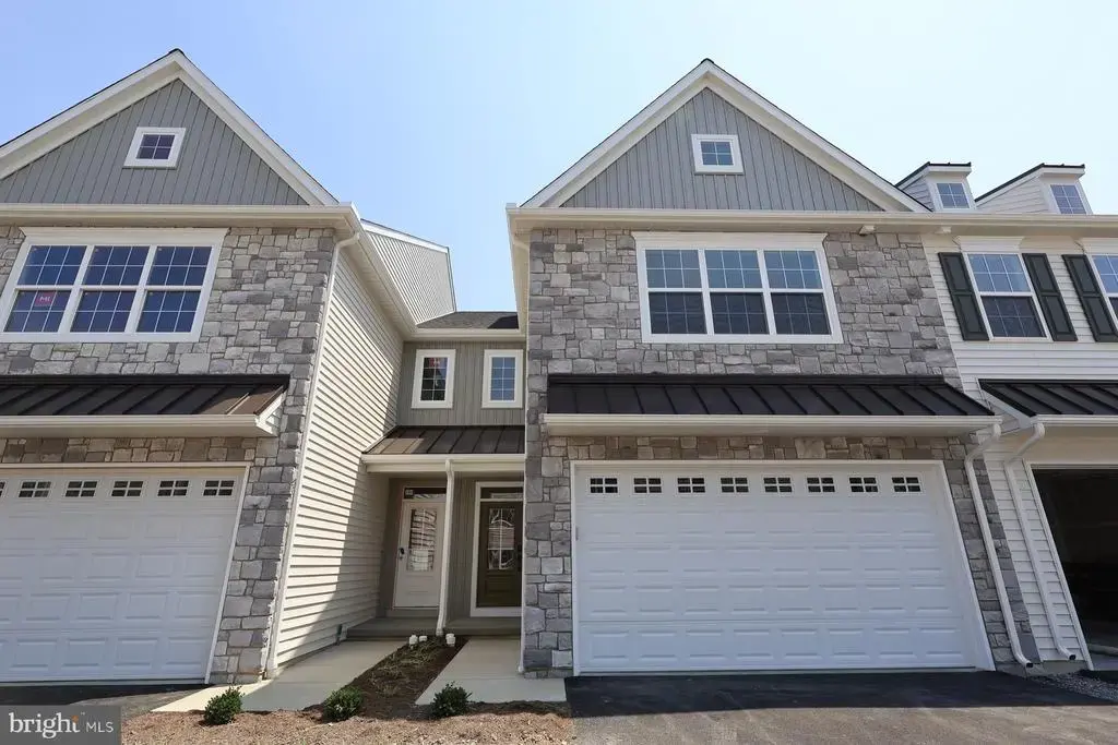 2452 Spring Water Cir, LANCASTER