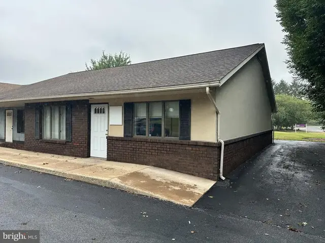 940 Century Dr, Mechanicsburg
