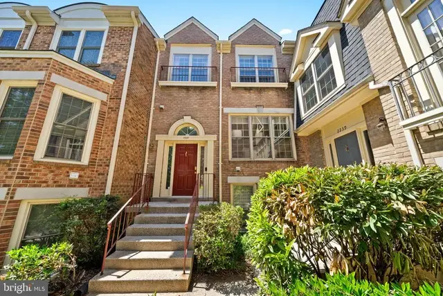 2237 Kings Garden Way, Falls Church