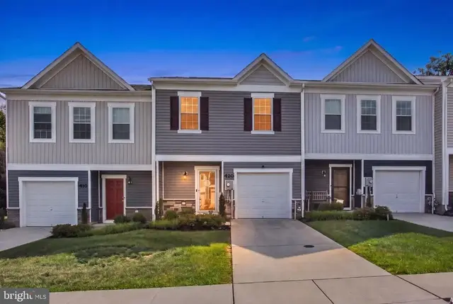 420 Maple Run Dr, York
