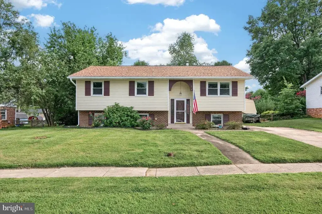 214 Glade Blvd, WALKERSVILLE